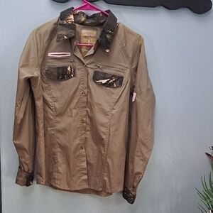 Master Sportswoman Rugged Outdoor Brown Long Sleeve Shirt Camouflage Accents